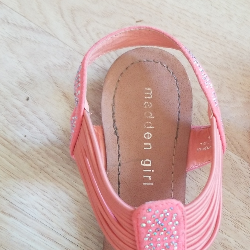 Sandals - Picture 2 of 3
